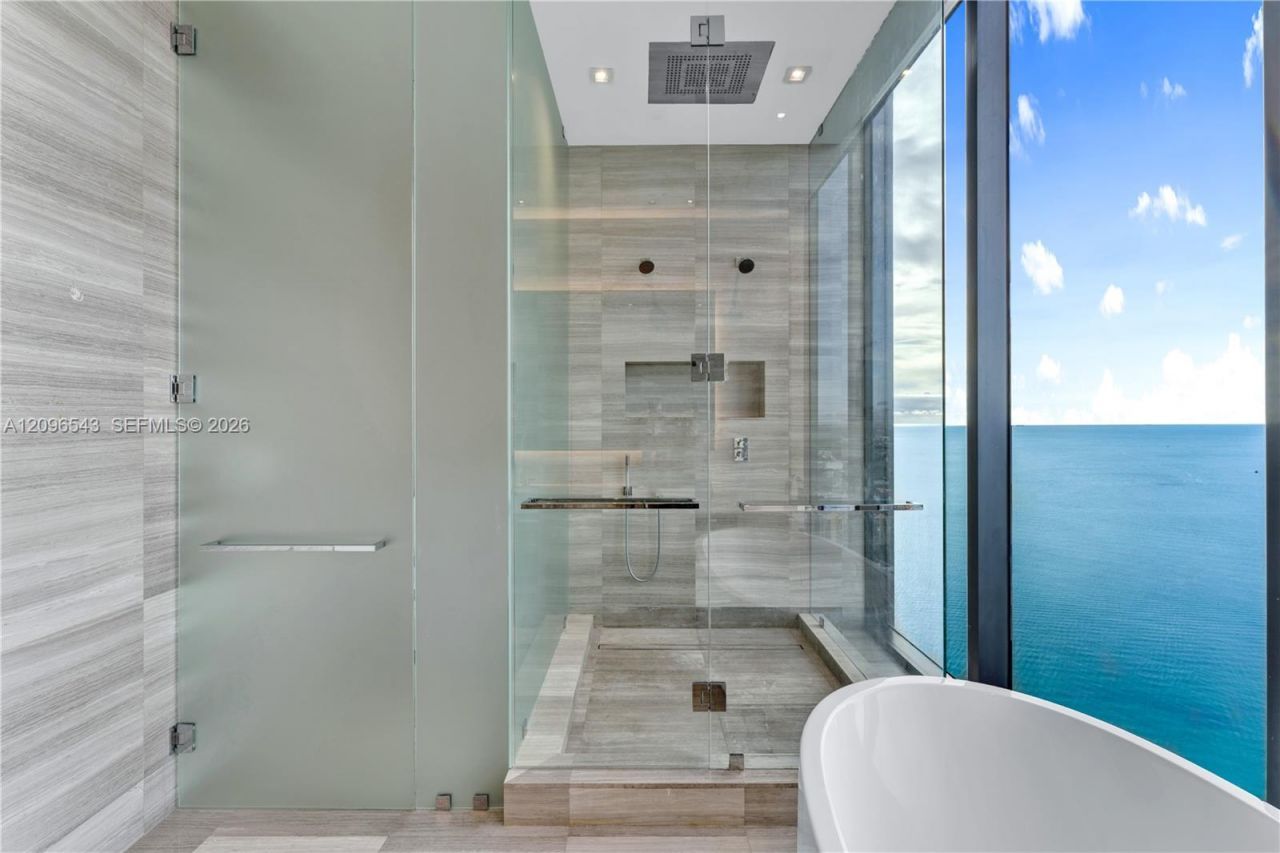17141 Collins Ave , Unit 4202, Sunny Isles Beach, FL 33160 Photo
