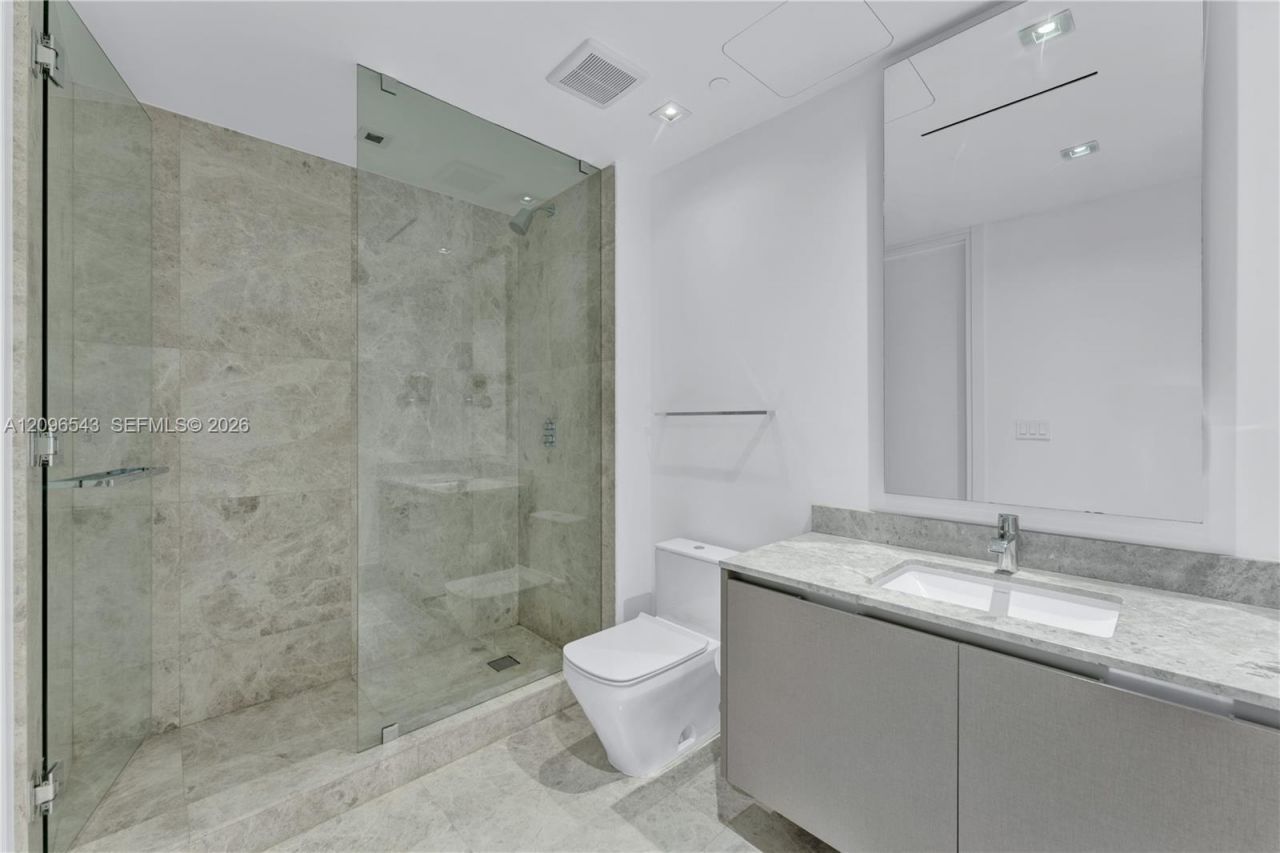 17141 Collins Ave , Unit 4202, Sunny Isles Beach, FL 33160 Photo