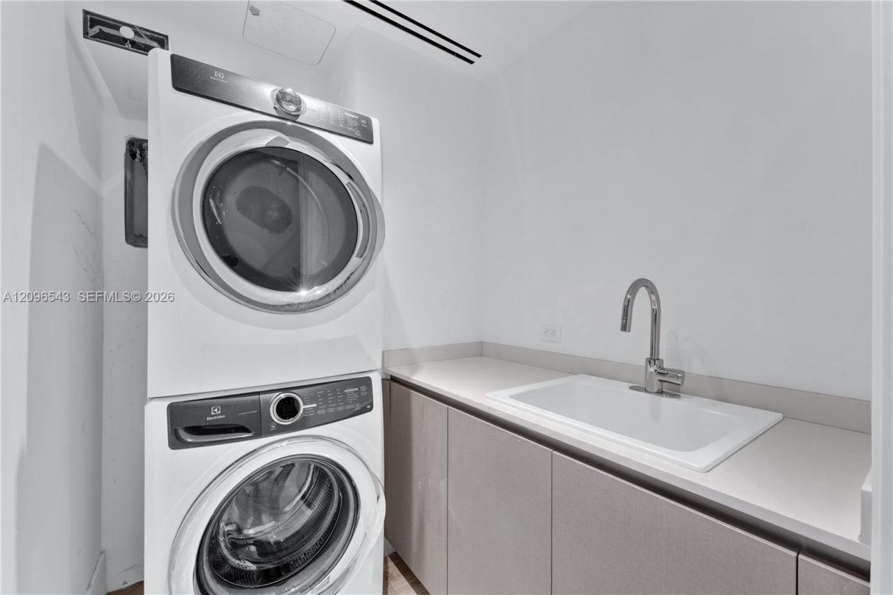 17141 Collins Ave , Unit 4202, Sunny Isles Beach, FL 33160 Photo