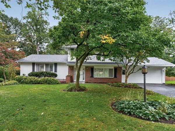 82 Kensington Court, Rochester, NY 14612