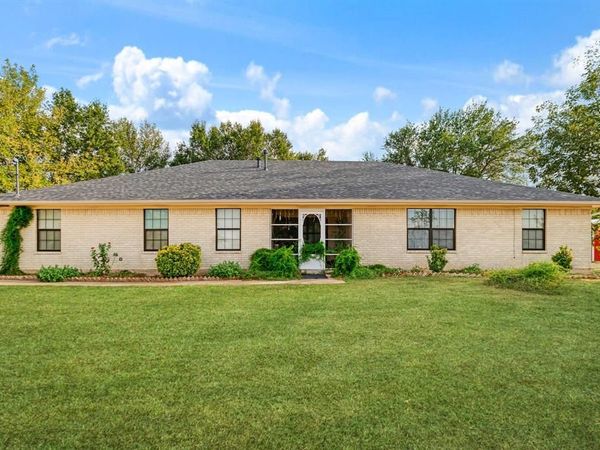 209 Farm Road 2352, Sumner, TX 75486