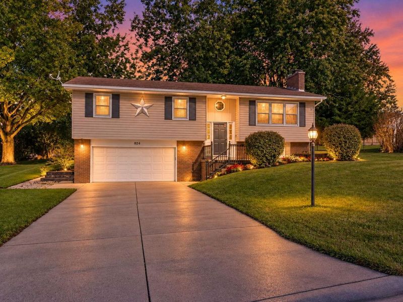 824 Ridgeview Drive, Bellefontaine, OH 43311 Photo 1