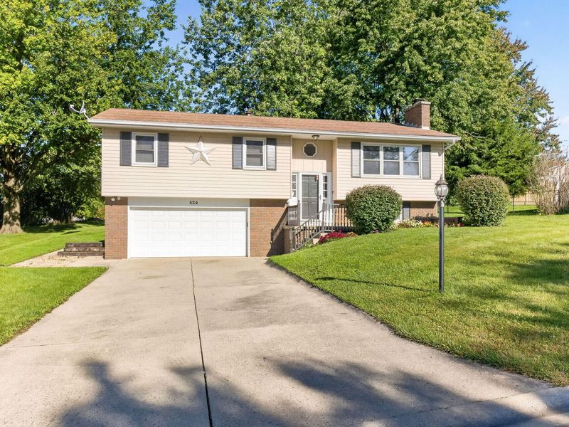 824 Ridgeview Drive, Bellefontaine, OH 43311 Photo 2