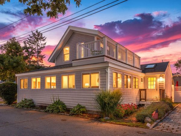 25 Ocean Ave, Harwich, MA 02646
