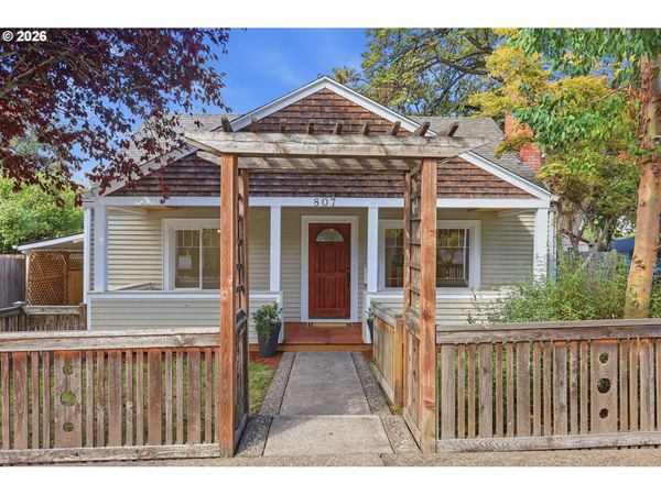 807 W 19TH AVE, Eugene, OR 97402