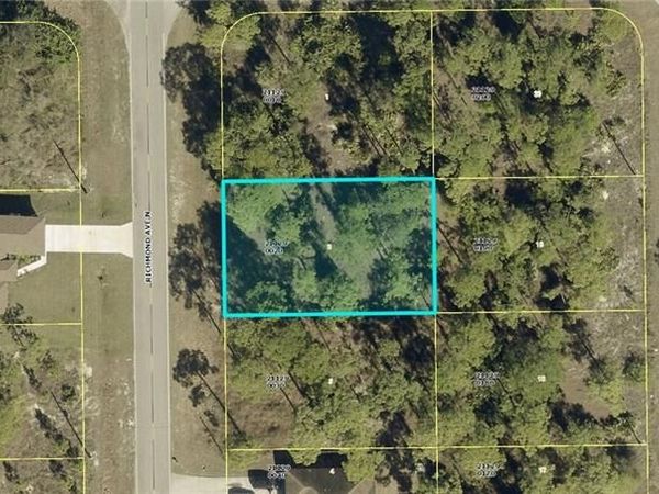 1830 Richmond AVE N, LEHIGH ACRES, FL 33972