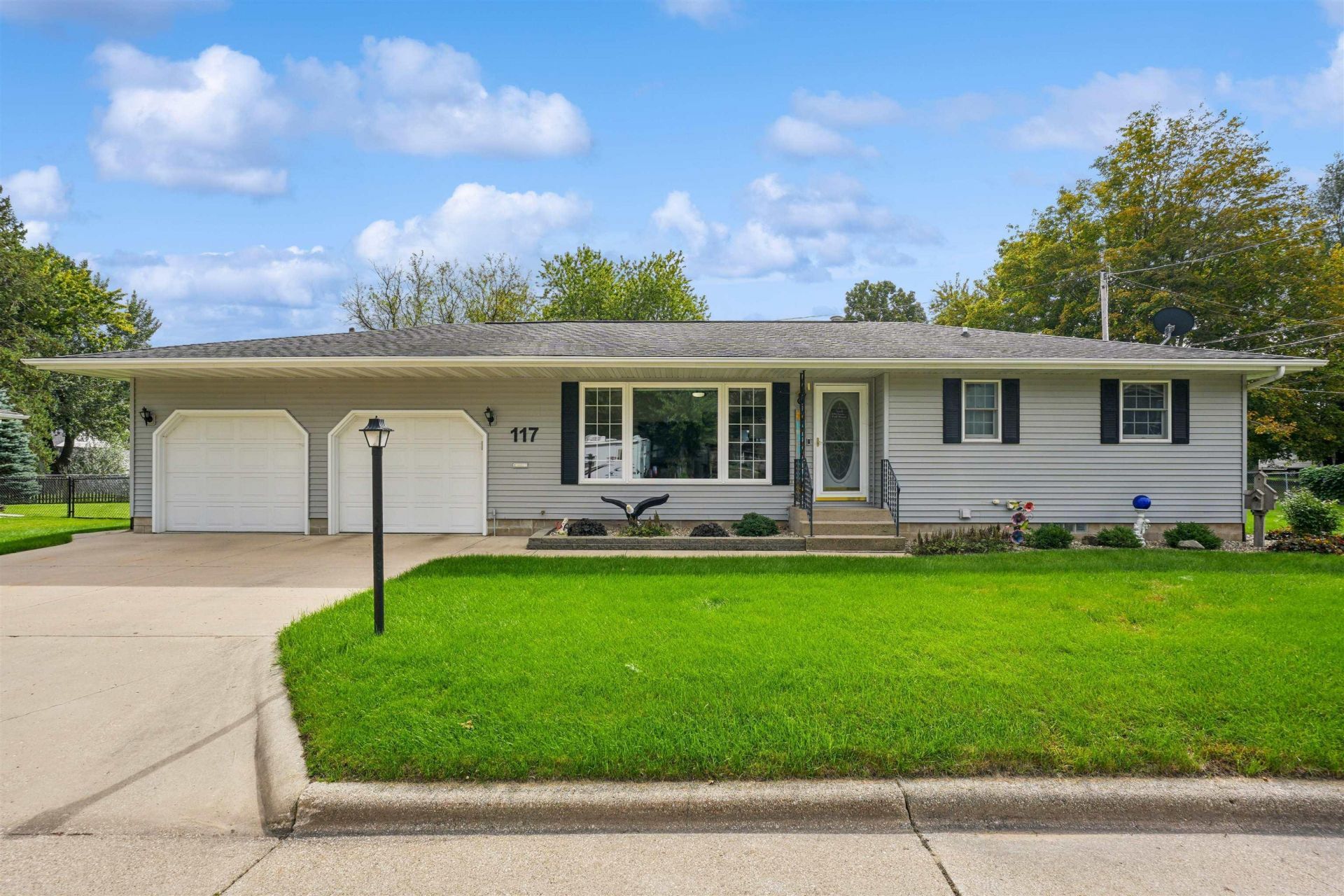 117 Circle Drive, Manchester, IA 52057 Main Photo