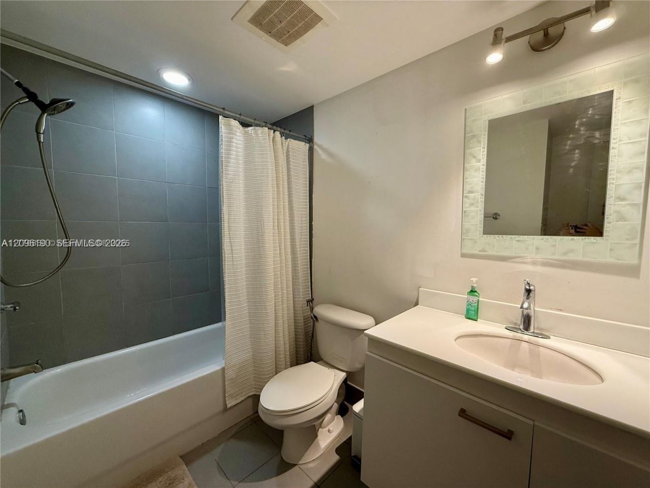 92 SW 3rd St, Unit 1104, Miami, FL 33130 Photo