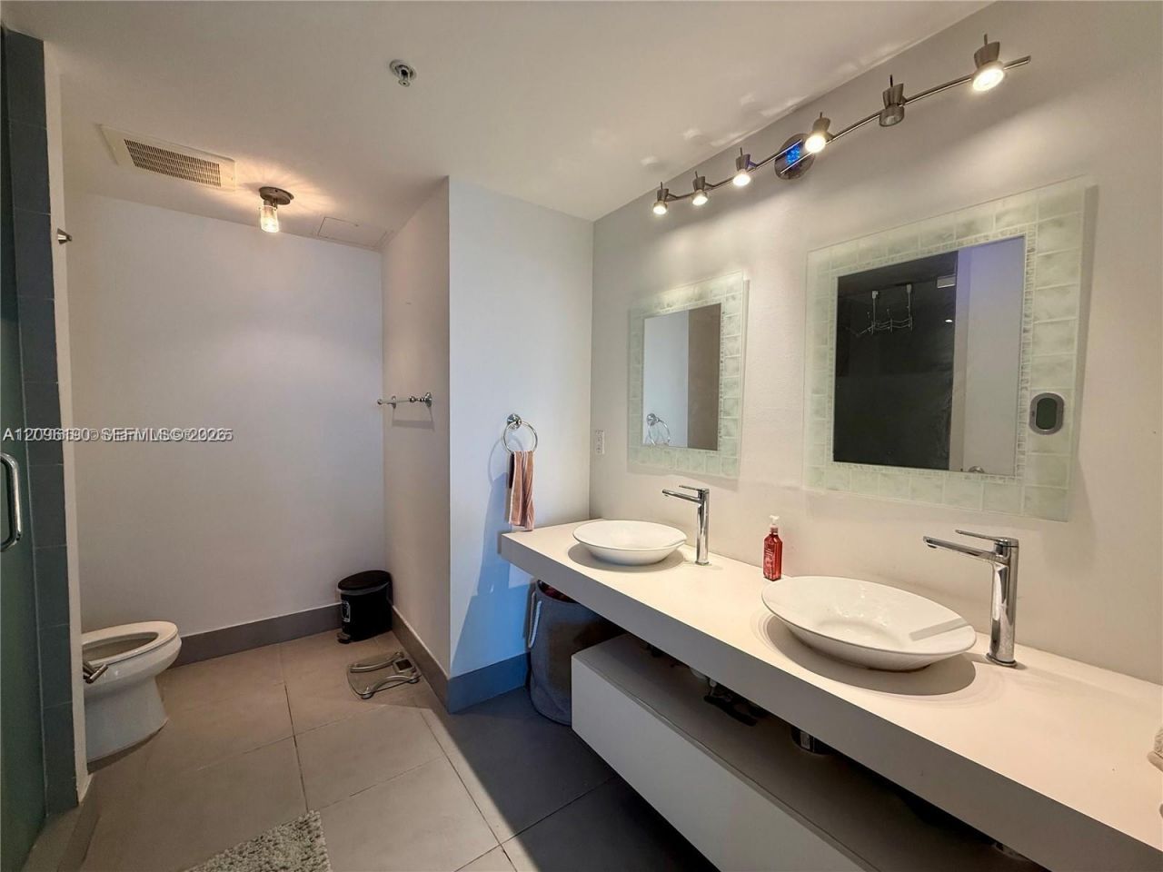 92 SW 3rd St, Unit 1104, Miami, FL 33130 Photo