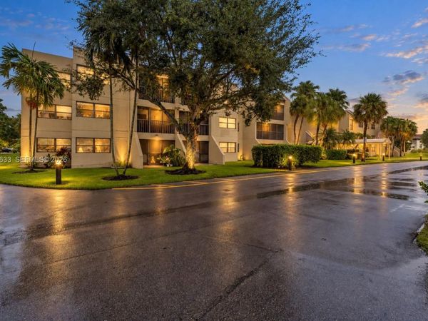 220 Lakeview Dr , Unit 205, Weston, FL 33326