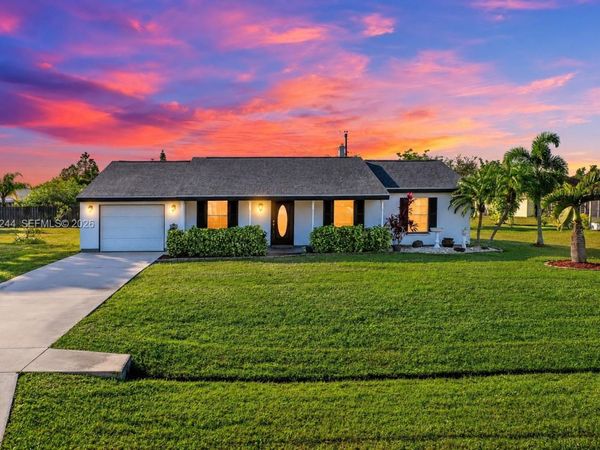 532 SE Whitmore Dr , Port St. Lucie, FL 34984