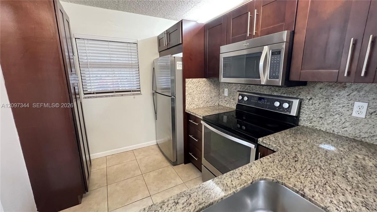 125 NW 93rd Ave, Unit 125, Pembroke Pines, FL 33024 Photo