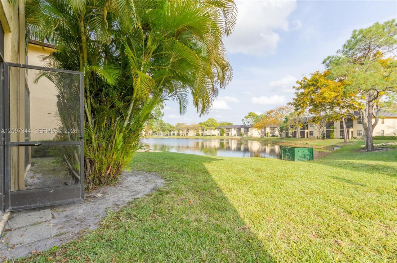 125 NW 93rd Ave, Unit 125, Pembroke Pines, FL 33024 Photo