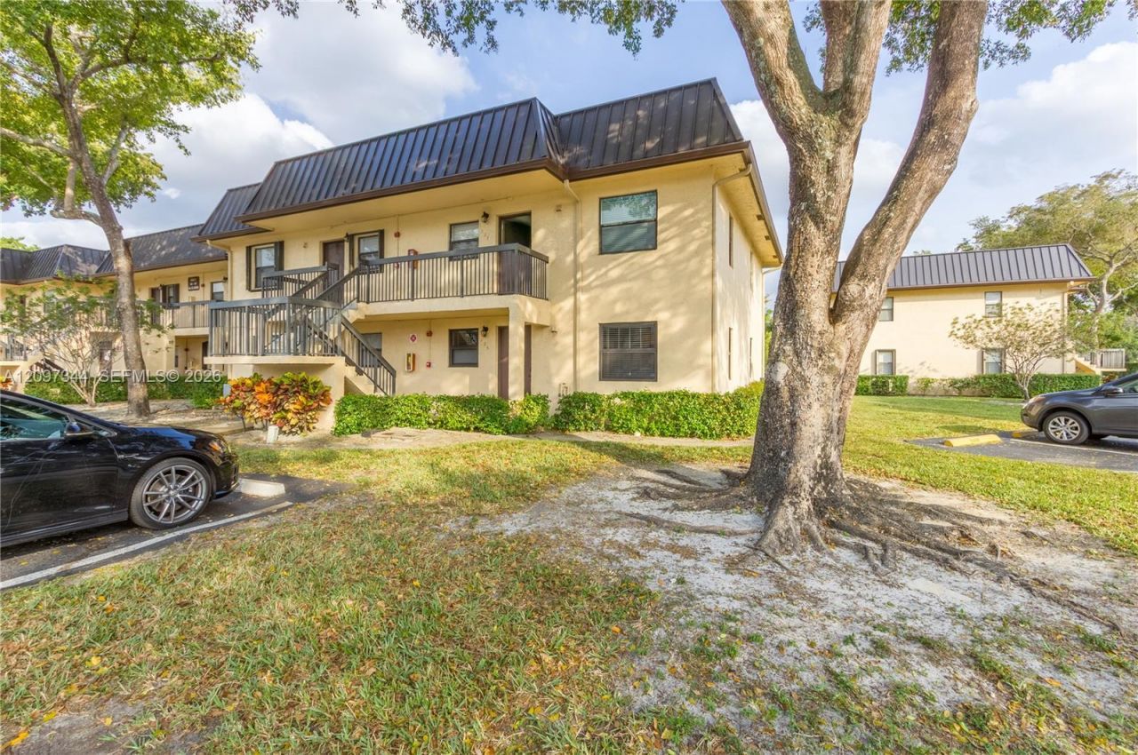 125 NW 93rd Ave, Unit 125, Pembroke Pines, FL 33024 Photo