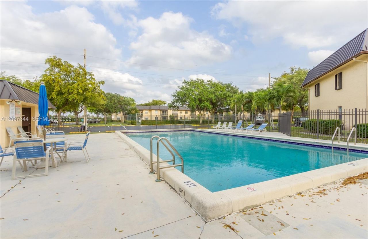 125 NW 93rd Ave, Unit 125, Pembroke Pines, FL 33024 Photo