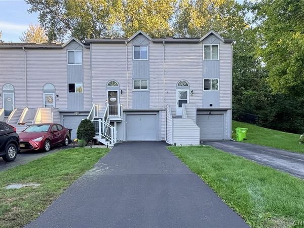 145 Iron Oak Circle , Liverpool, NY 13088