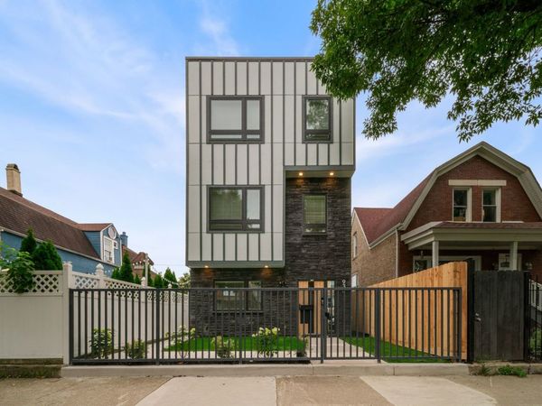 932 N Trumbull Avenue , Chicago, IL 60651