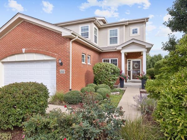 2532 Cedar Hill Lane , Woodridge, IL 60517