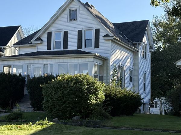 514 S 4TH Street , Hoopeston, IL 60942