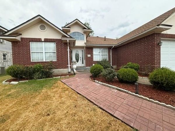 2106 Surrey DR, Round Rock, TX 78664