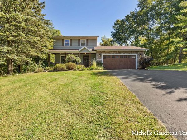 1136 Country Club Drive, Hastings, MI 49058