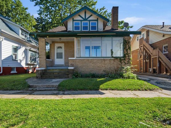 1816 W SHERMAN Avenue, Peoria, IL 61606