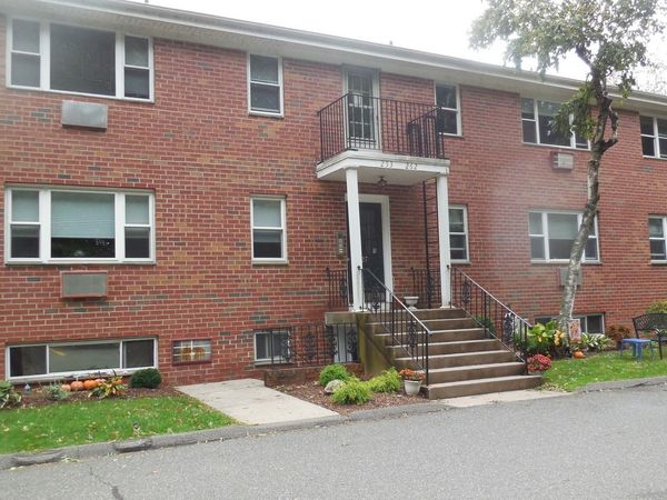 261 Regency Park Dr, Unit 261, Agawam, MA 01001