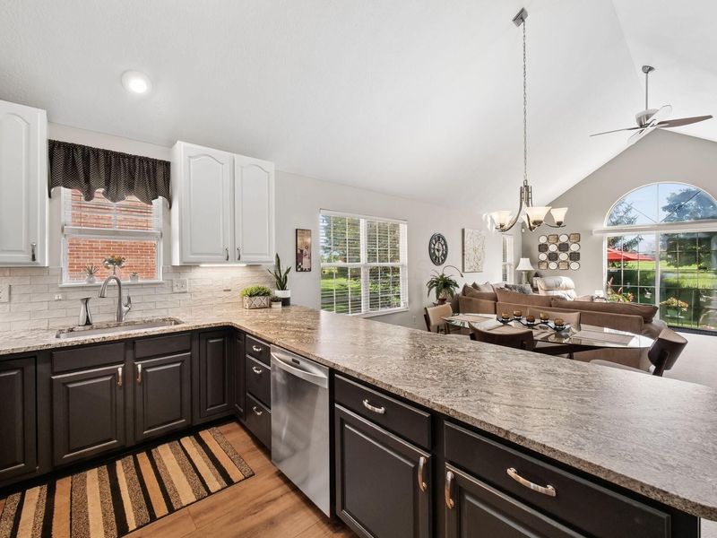 6972 Greensview Village Drive, Canal Winchester, OH 43110 Photo 10