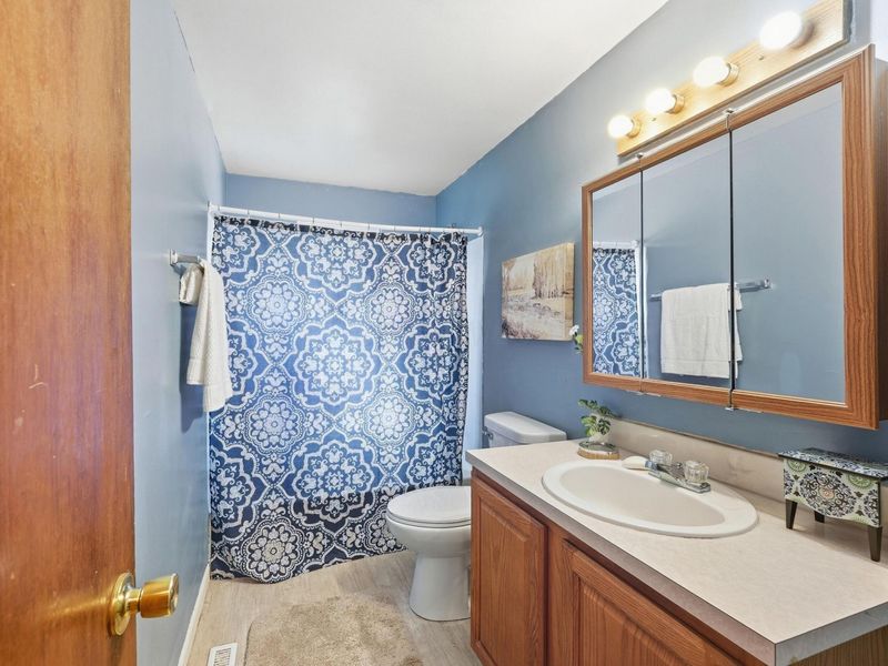 3318 Noe Bixby Road, Columbus, OH 43232 Photo 17