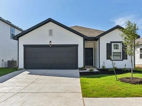 301 Sieders ST, Taylor, TX 76574