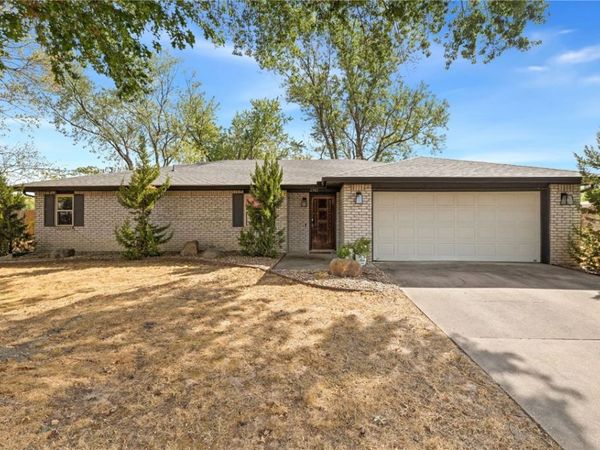 2302 SE 16th Street , Bentonville, AR 72712