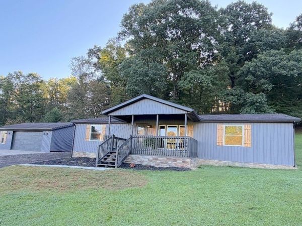 131 Baltzley Valley Road NE, New Philadelphia, OH 44663