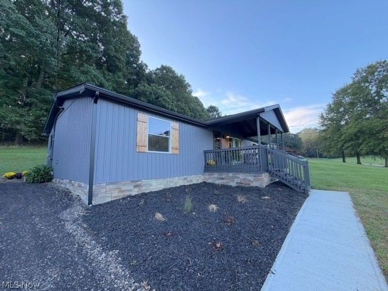 131 Baltzley Valley Road NE, New Philadelphia, OH 44663 Photo 2