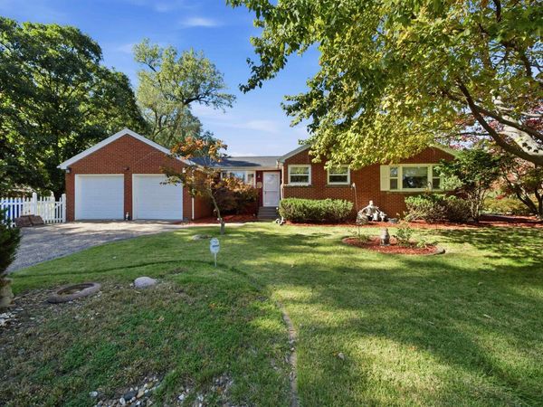5203 N PROSPECT Road, Peoria Heights, IL 61616