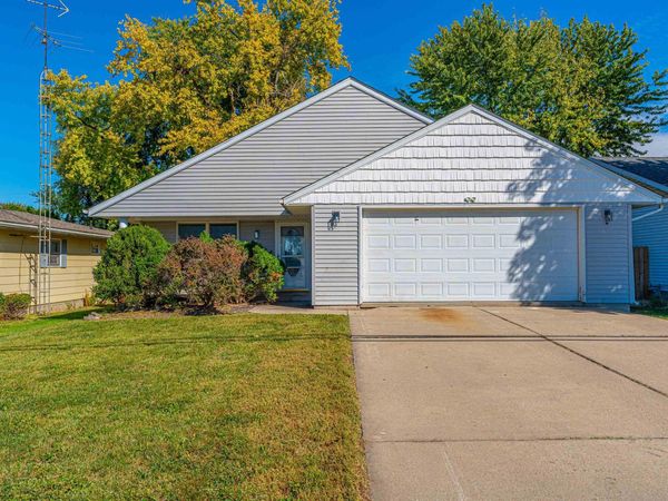 1020 N JEFFERSON Street, Lincoln, IL 62656