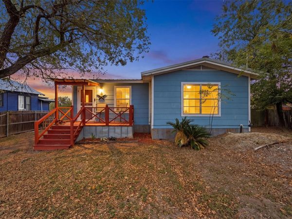 1926 Dreyer LN, Gonzales, TX 78629