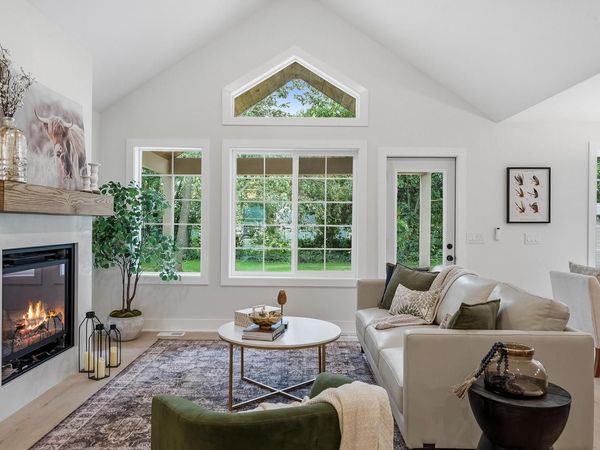 211 S 5th AVENUE, Walworth, WI 53184
