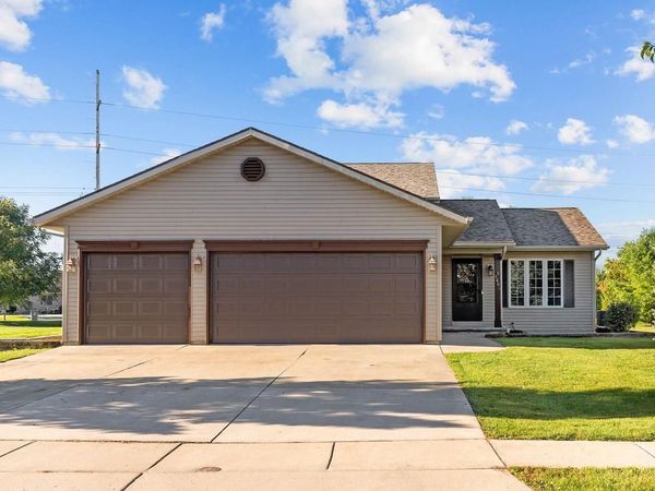 1604 PRIMROSE LANE, Fond Du Lac, WI 54935