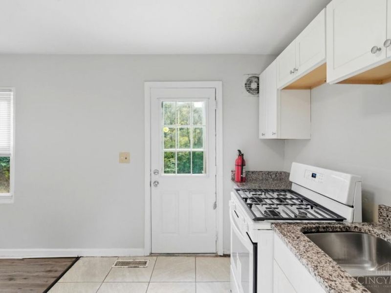 9520 Crestbrook Drive, Springfield Township, OH 45231 Photo 14