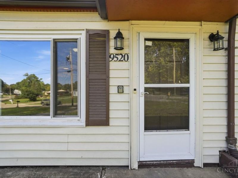 9520 Crestbrook Drive, Springfield Township, OH 45231 Photo 5