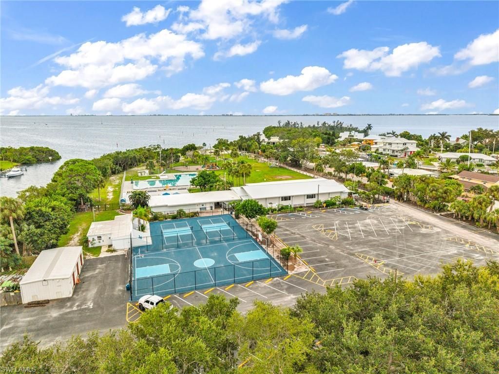 6235 Columbia Dr, Bradenton, FL 34207 Photo