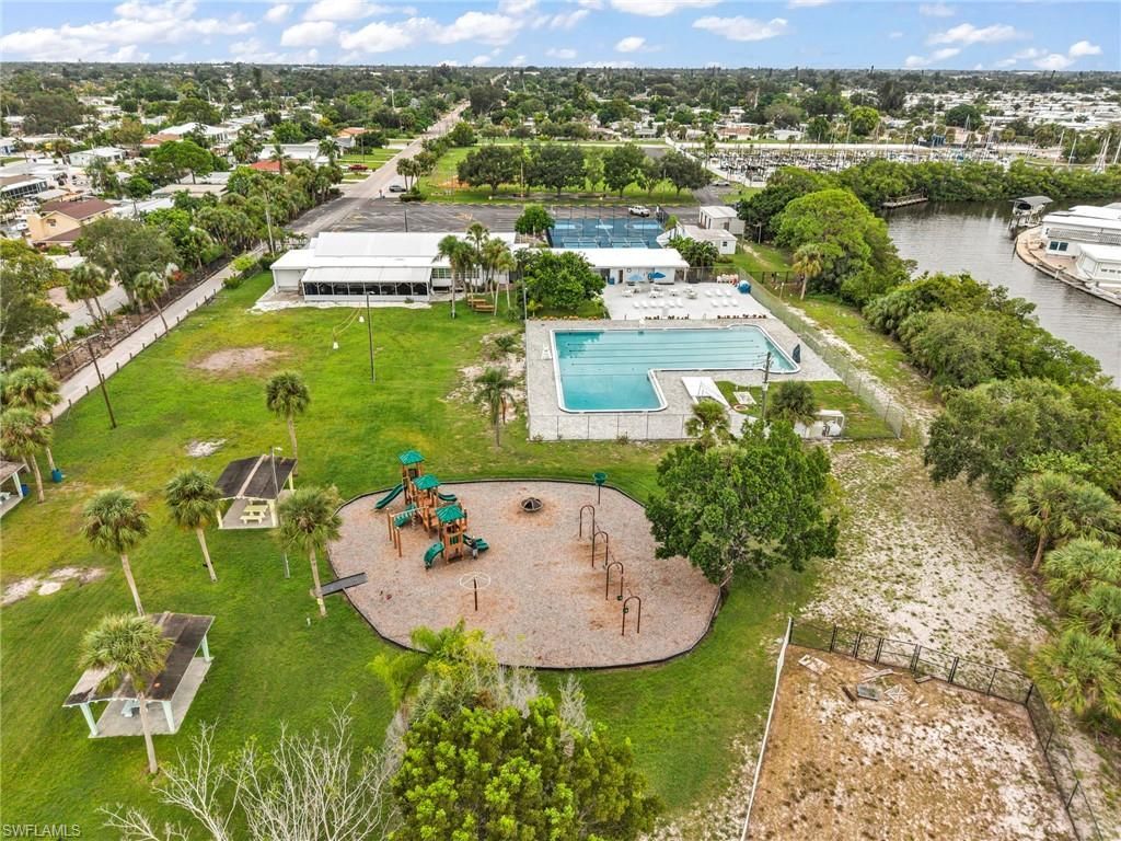 6235 Columbia Dr, Bradenton, FL 34207 Photo