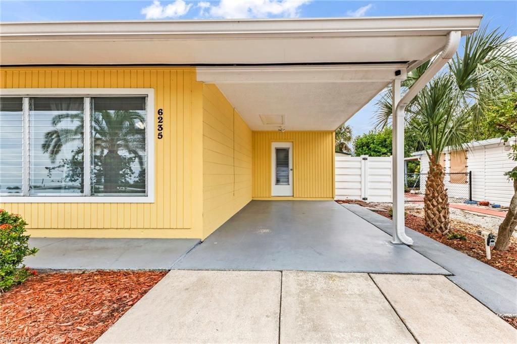 6235 Columbia Dr, Bradenton, FL 34207 Photo