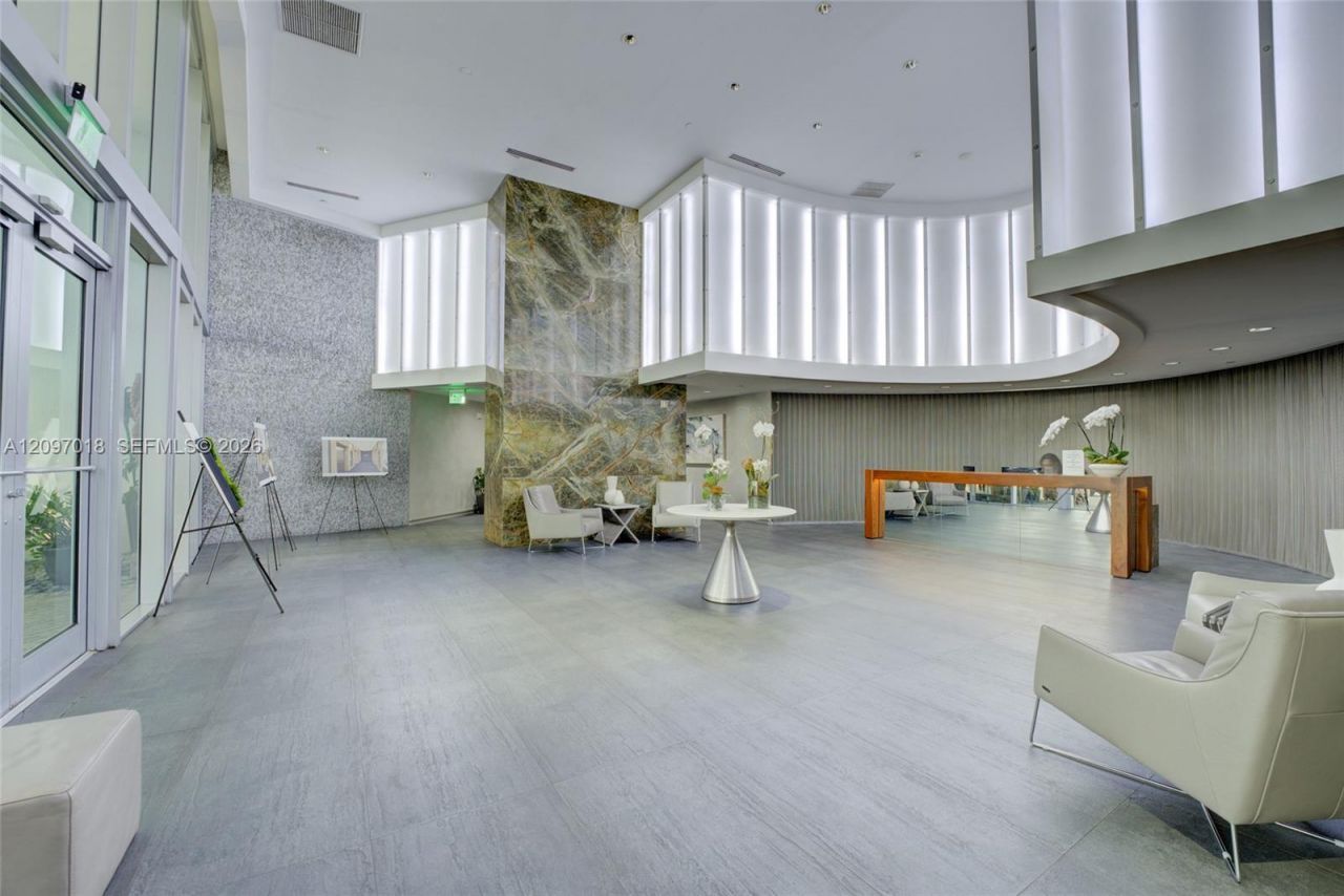 90 SW 3rd St , Unit 2009, Miami, FL 33130 Photo