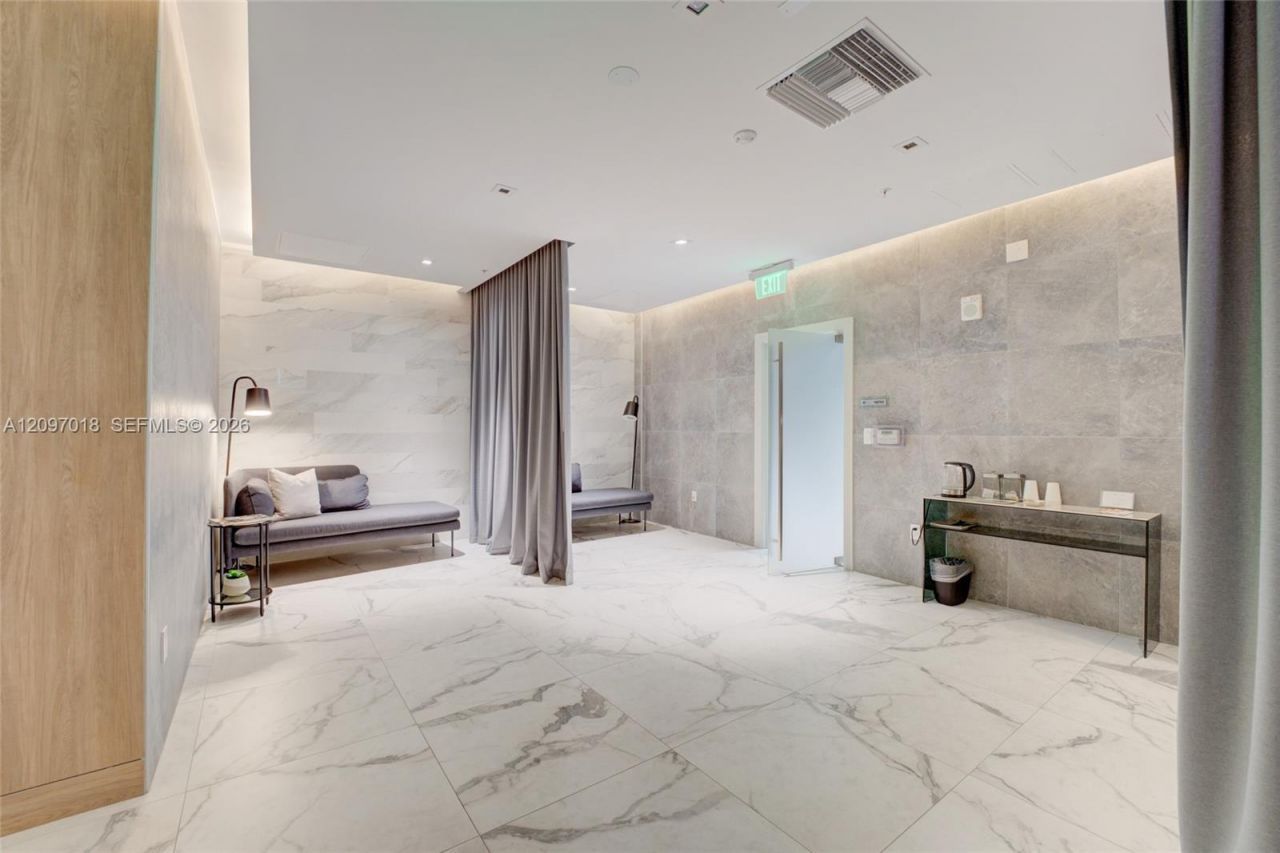 90 SW 3rd St , Unit 2009, Miami, FL 33130 Photo
