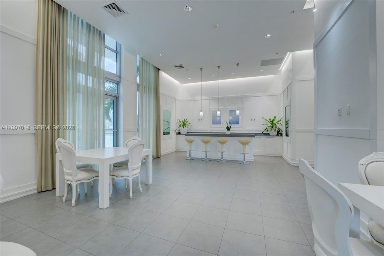 90 SW 3rd St , Unit 2009, Miami, FL 33130 Photo