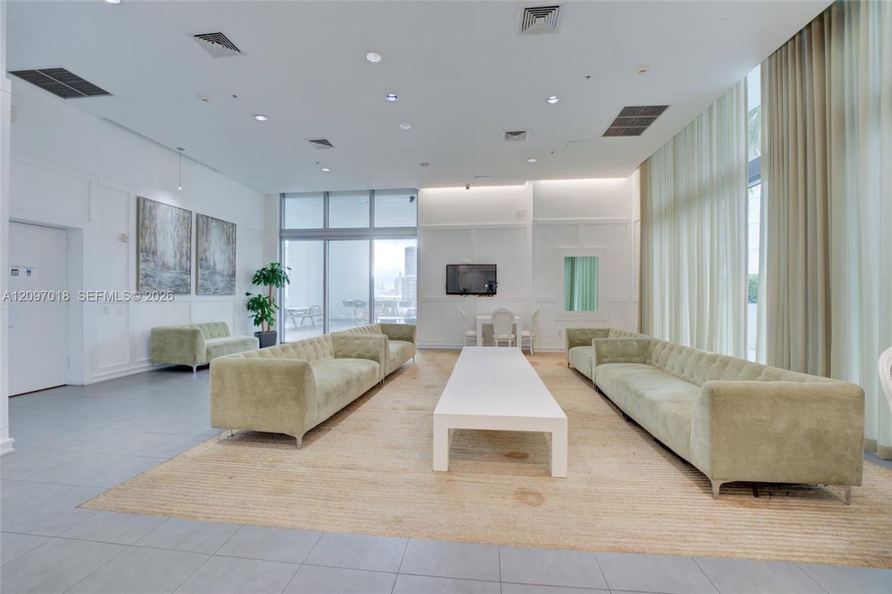 90 SW 3rd St , Unit 2009, Miami, FL 33130 Photo