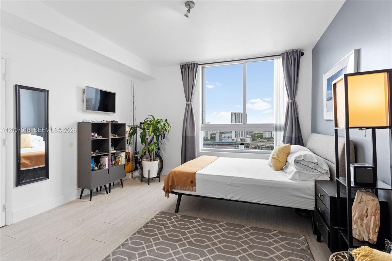 90 SW 3rd St , Unit 2009, Miami, FL 33130 Photo