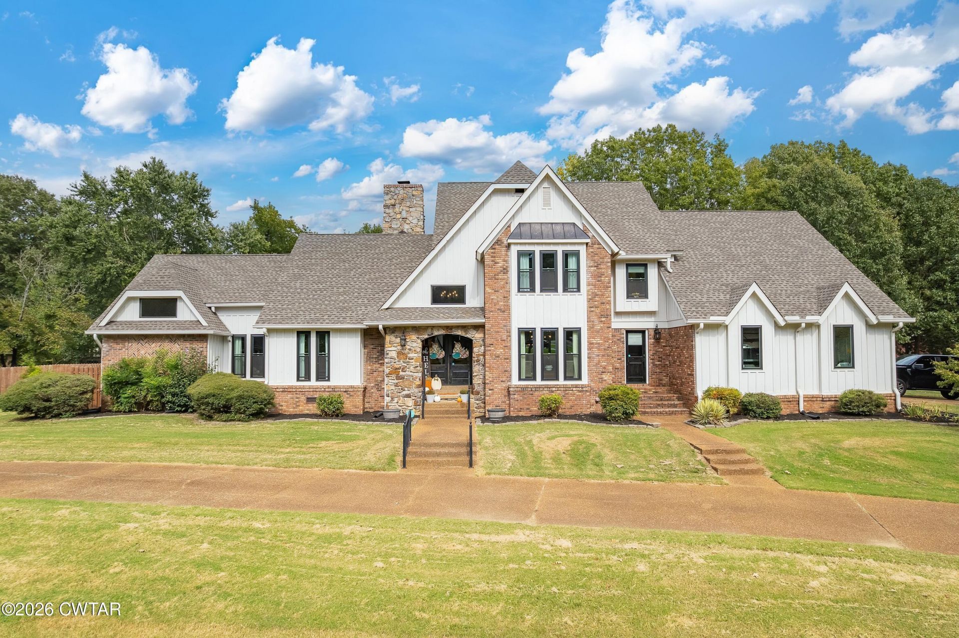 100 Heatherwood Drive, Jackson, TN 38305 Main Photo
