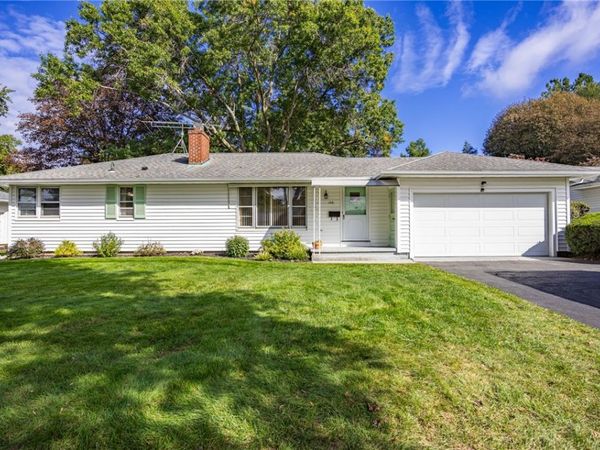 106 Pine Tree Lane , Rochester, NY 14617
